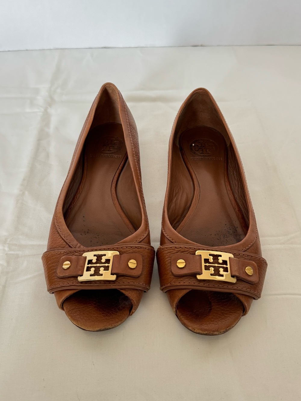 Tory Burch Cognac Leather Peep-Toe Flats with Gold Logo Size 8.5M - Picture 2 of 12